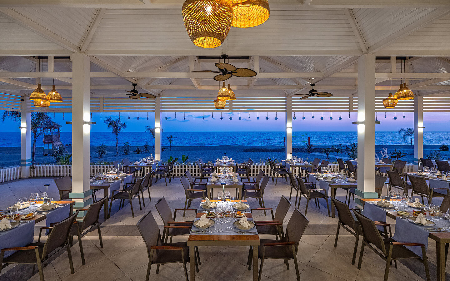 IC-hotels-santai-family-resort-gastronomi-del-mar-fish-banner.jpg
